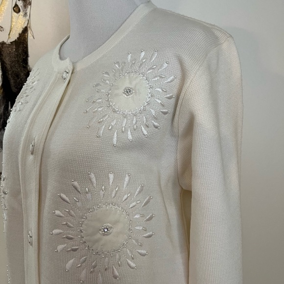 Vintage Paramour Collection Ivory Embellished Cardigan Size Small - Picture 8 of 11